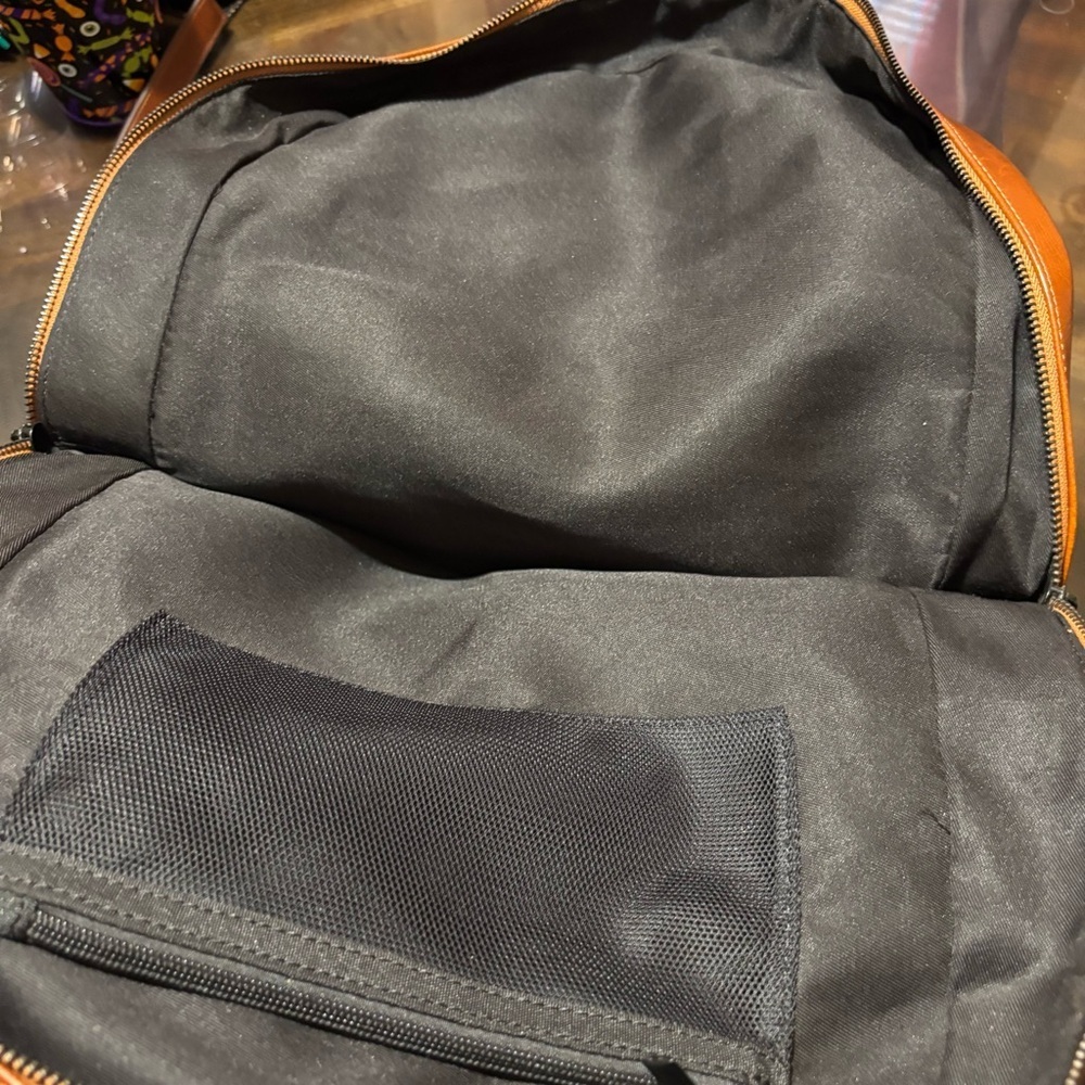 Brown spacious back pack - Picture 7 of 9